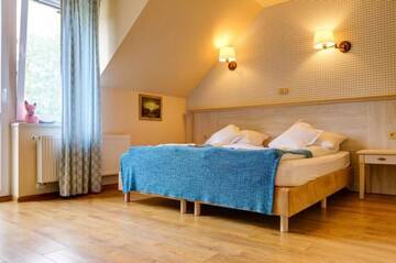 Фото номера Двухместный номер с 2 отдельными кроватями Отель Hotel Krakus г. Стегна 3