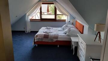 Фото номера Трехместный номер Отель Hotel Krakus г. Стегна 3