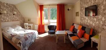 Фото номера Трехместный номер с балконом Отель Hotel Krakus г. Стегна 2