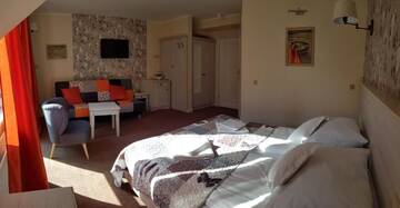 Фото номера Трехместный номер с балконом Отель Hotel Krakus г. Стегна 4