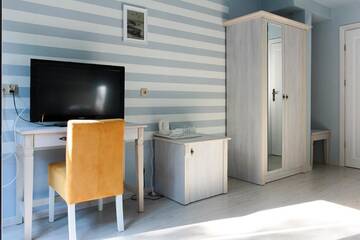 Фото номера Двухместный номер с 1 кроватью и балконом Отель Hotel Krakus г. Стегна 4