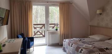 Фото номера Двухместный номер с 2 отдельными кроватями и балконом Отель Hotel Krakus г. Стегна 2
